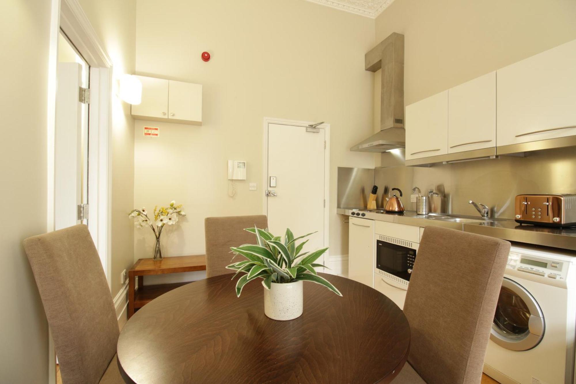 Queen Victoria Apartments Λονδίνο Δωμάτιο φωτογραφία